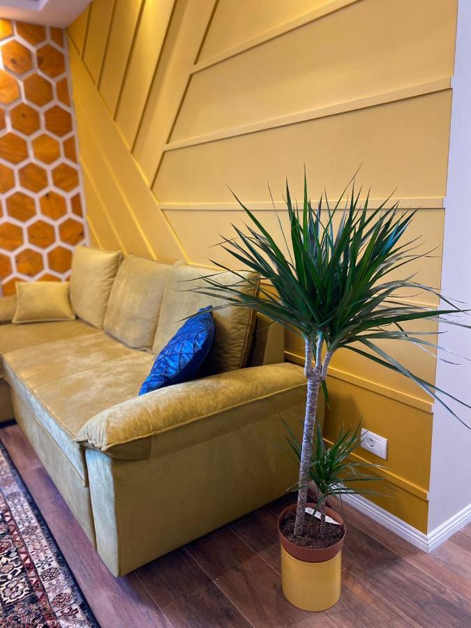 Sara Yellow Apartment